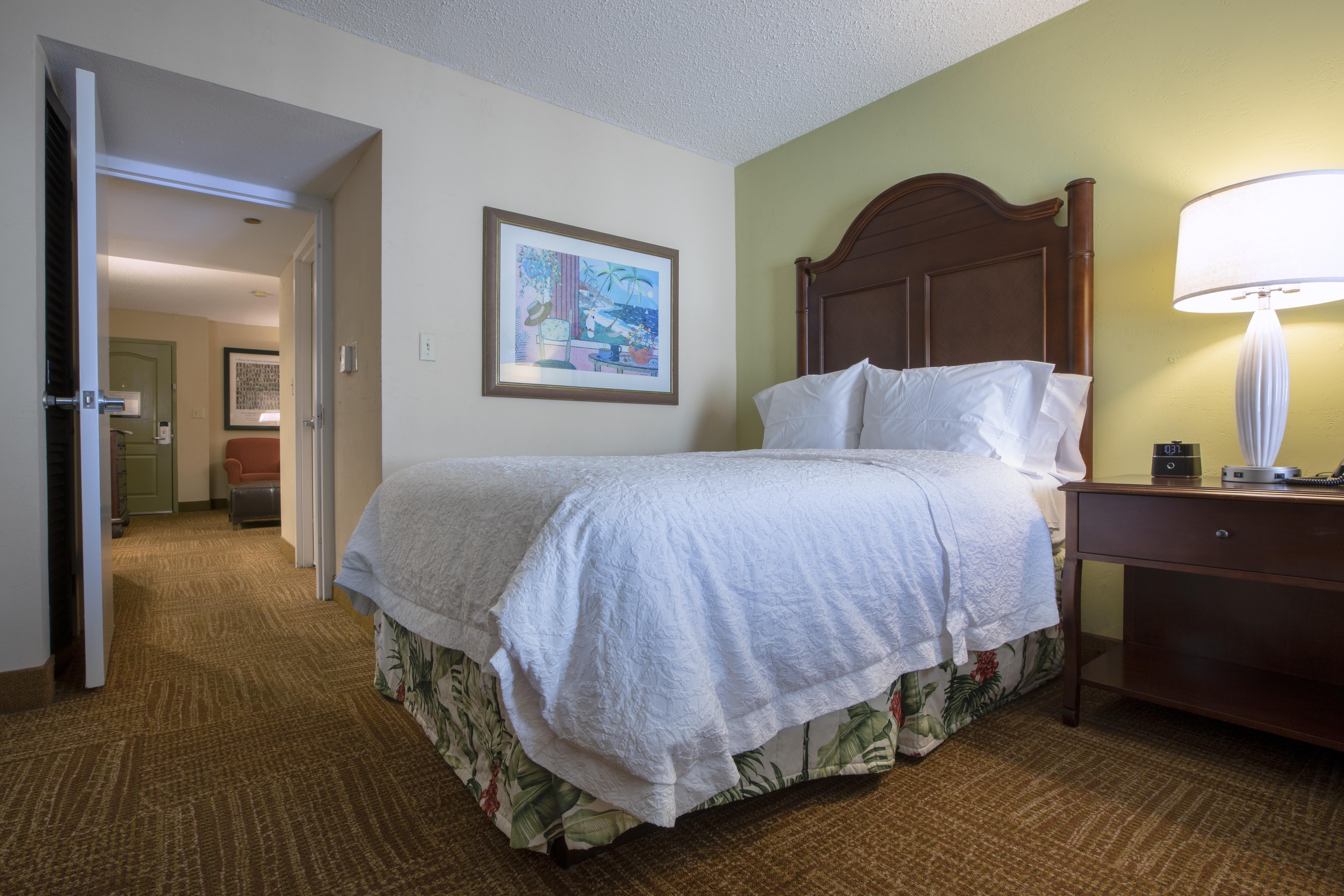 Hampton Inn & Suites San Juan Carolina Exterior photo