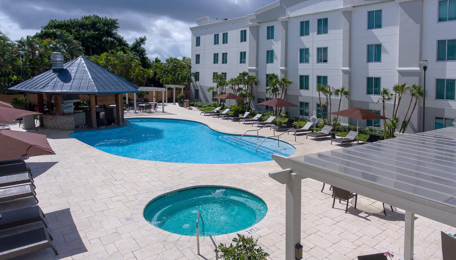 Hampton Inn & Suites San Juan Carolina Exterior photo
