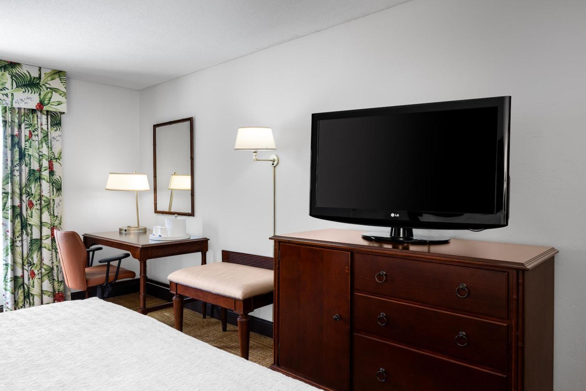 Hampton Inn & Suites San Juan Carolina Exterior photo