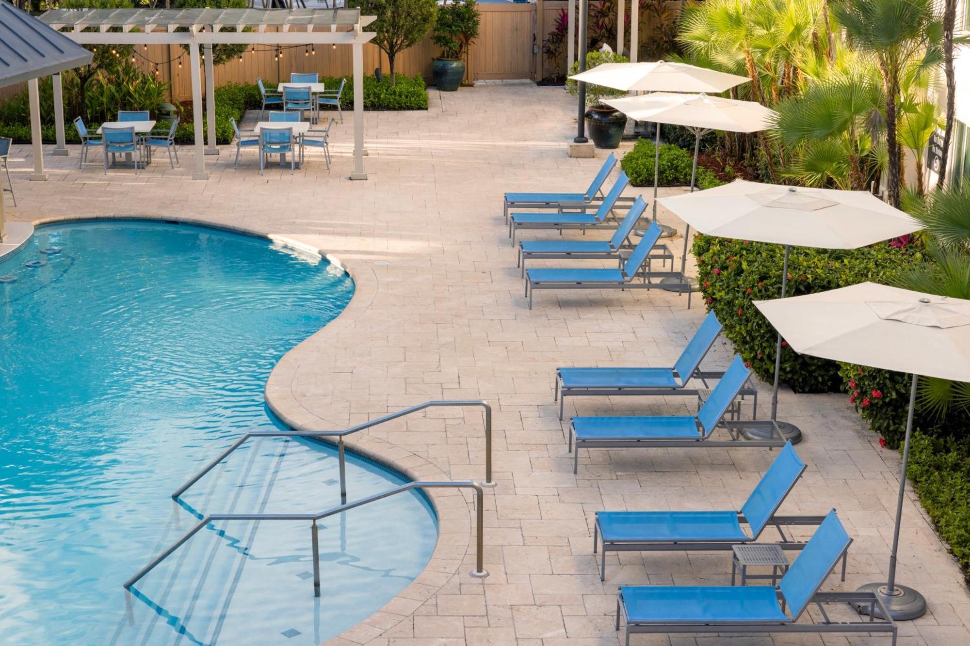 Hampton Inn & Suites San Juan Carolina Exterior photo