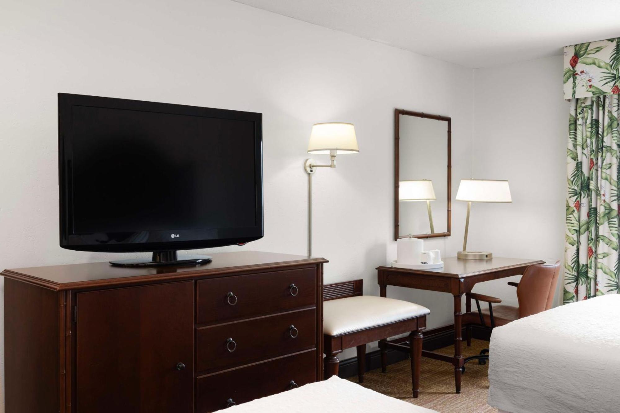 Hampton Inn & Suites San Juan Carolina Exterior photo