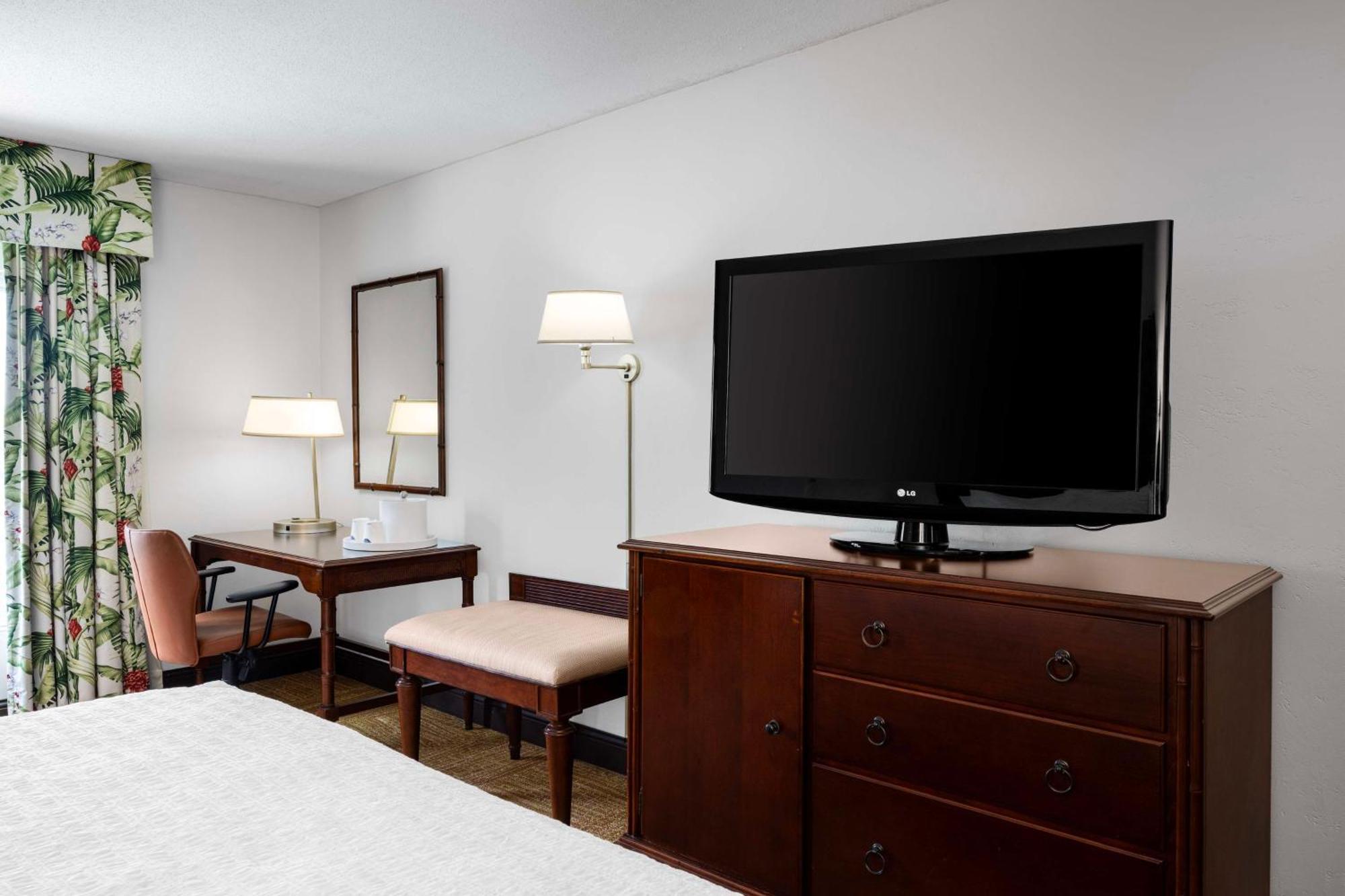 Hampton Inn & Suites San Juan Carolina Exterior photo