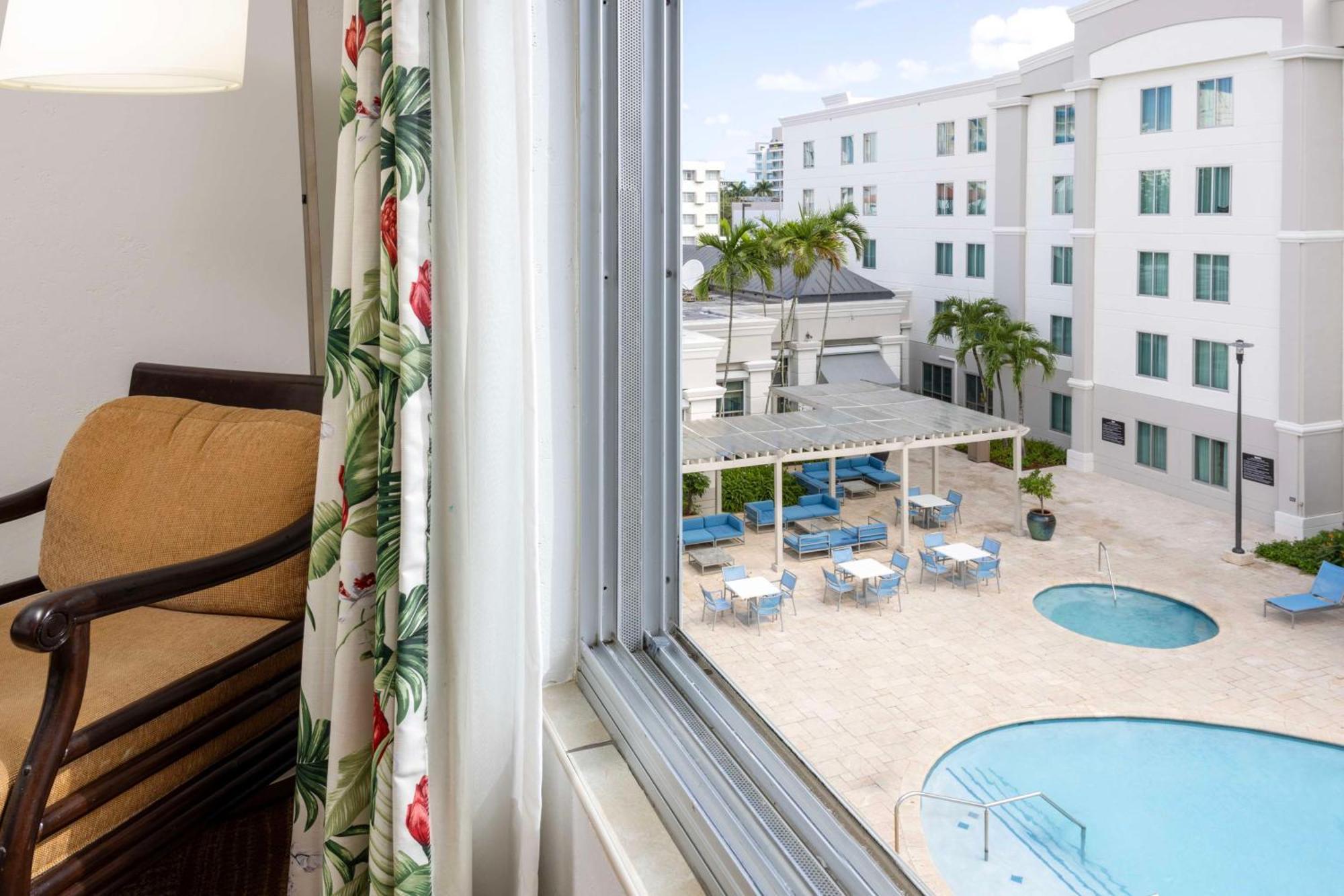 Hampton Inn & Suites San Juan Carolina Exterior photo