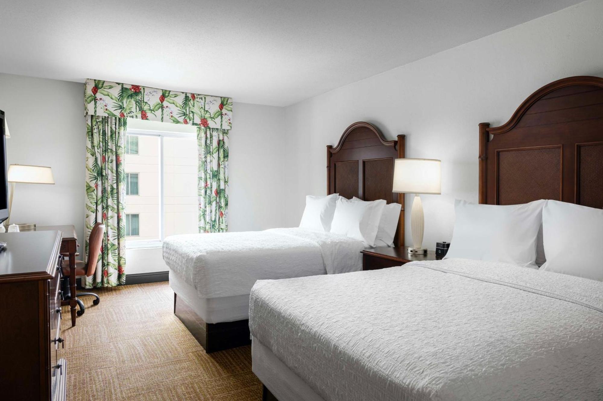 Hampton Inn & Suites San Juan Carolina Exterior photo